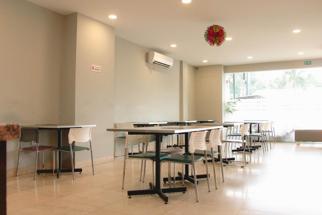 Oyo 592 Budget Hotel By The Harbour Padang  Exteriér fotografie